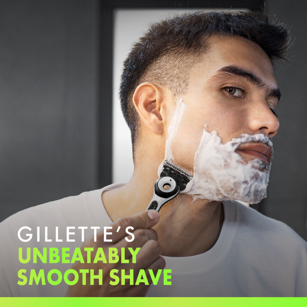 Gillette Labs Exfoliating Razor Handle with Magnetic Hook + 4 Refill Blades